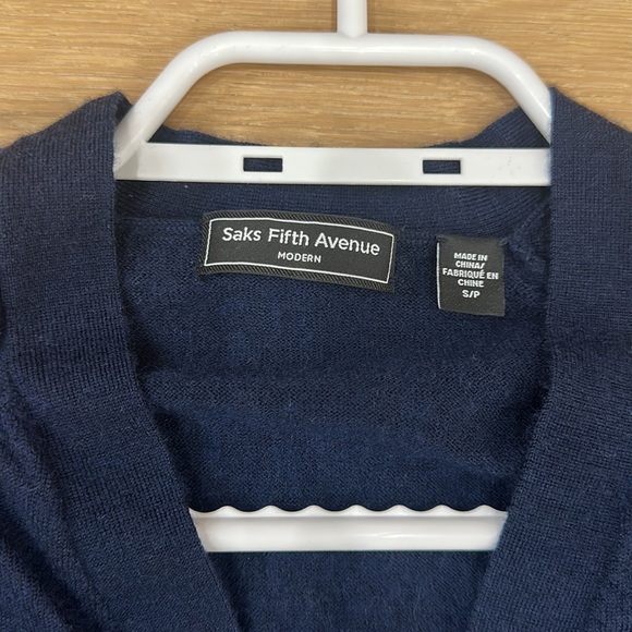 EUC SAKS FIFTH AVENUE LUXURY WOOL-CASHMERE CARDIGAN - Picture 2 of 10